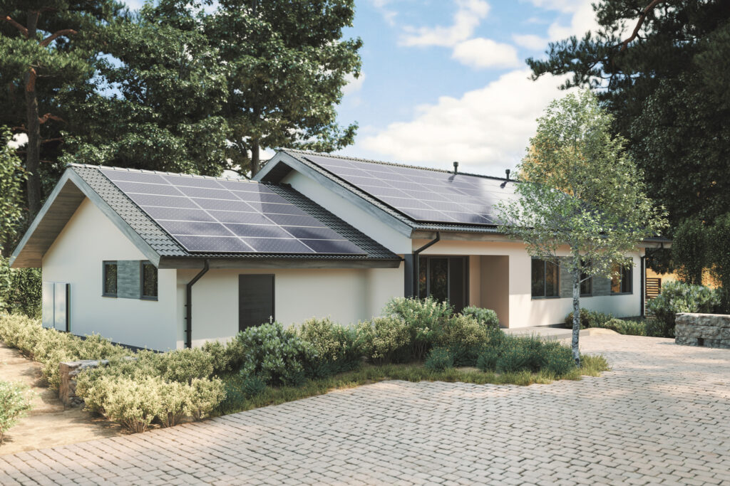 Einfamilienhaus mit PV-Anlage auf dem Dach - Strompreis mit Solaranlage senken