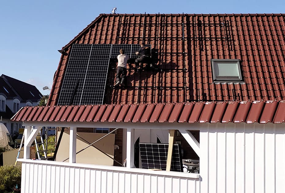 Montage der Photovoltaikanlage – zolar Hero Birgit Höppner