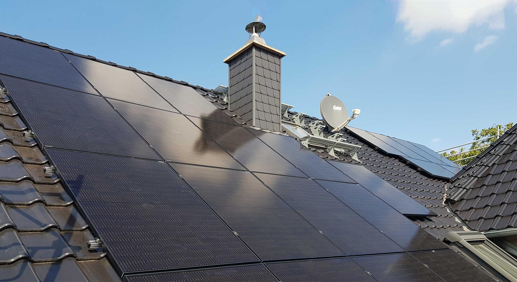 Eine Solaranlage auf dem Dach – mit der Solaranlage Geld verdienen